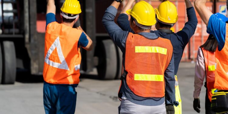 Autotrasporti e logistica, lavoratori in sciopero