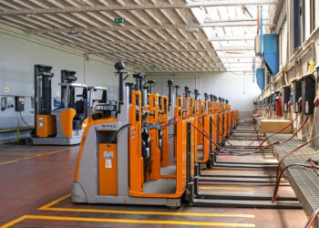 I carrelli STILL al lavoro nel centro distribuzione Renault in Lombardia