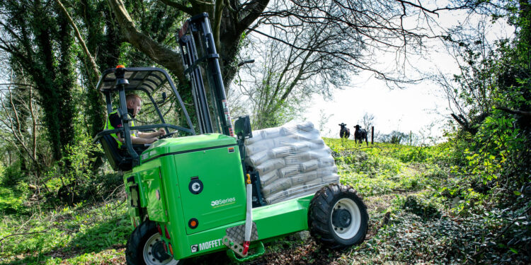Hiab amplia la eSeries e presenta il MOFFETT E5 NX